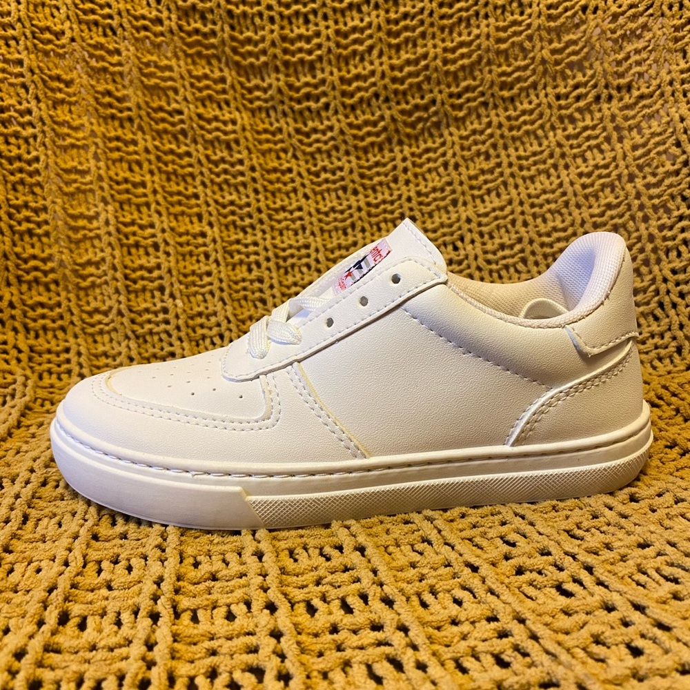 Cienta girls size 1 tennis shoe